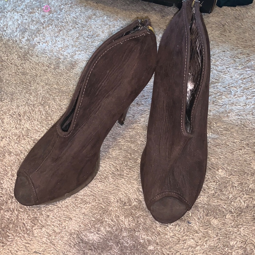 USED women’s brown open toe heels size 9